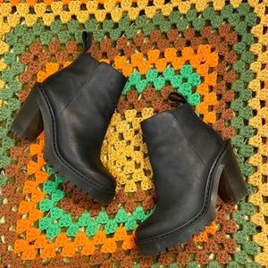 Dr. Marten’s Magdalena Chelsea Boot 6